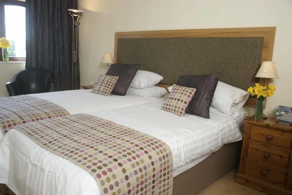 Wolfscastle Country Hotel Haverfordwest Extérieur photo