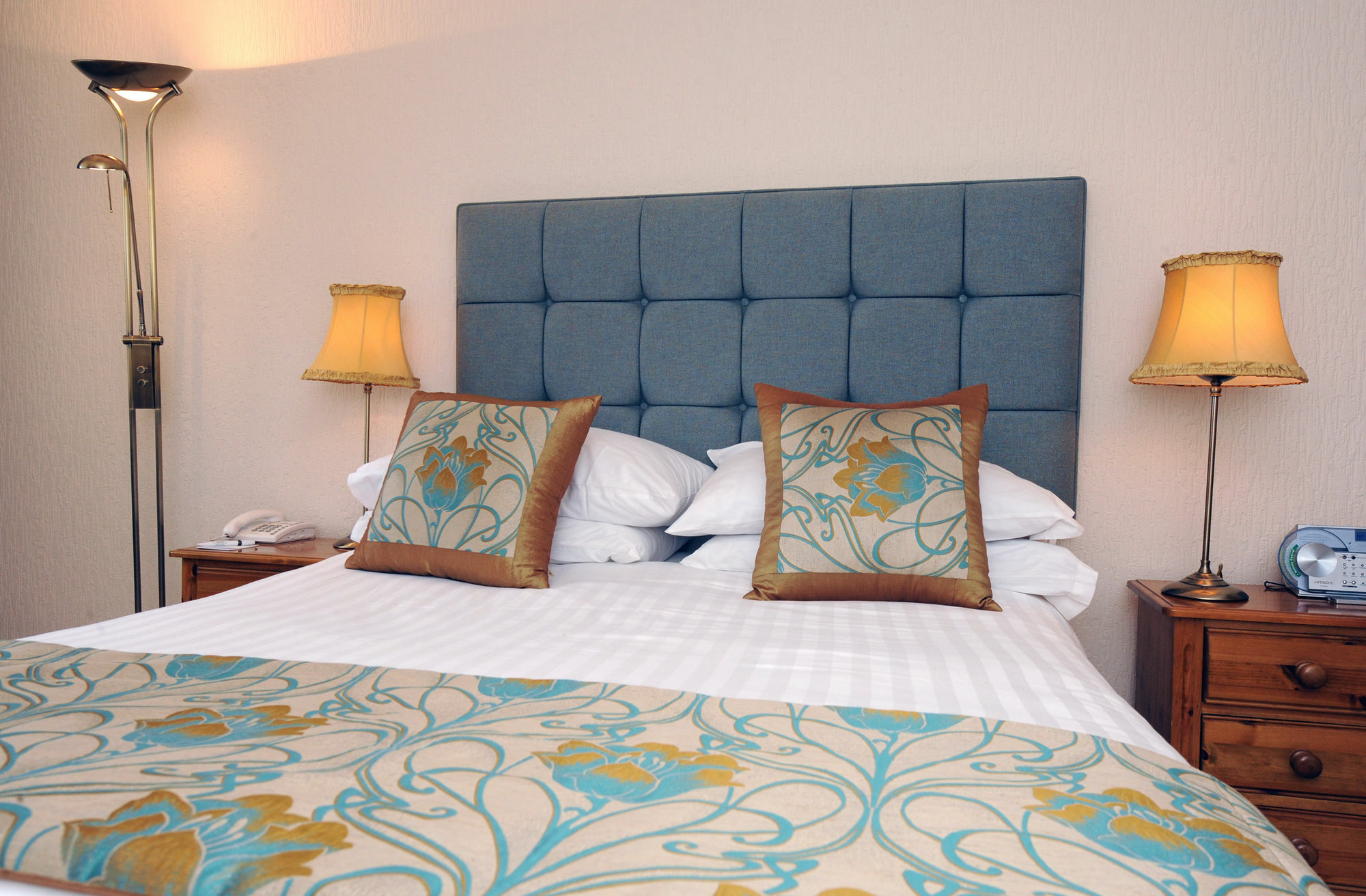 Wolfscastle Country Hotel Haverfordwest Extérieur photo